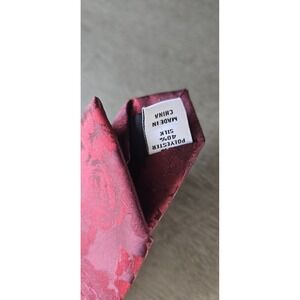 Bar III Men's 100% Polyester Tie ~ Red ~ Floral Pattern ~ Narrow ~ MSRP: $55.